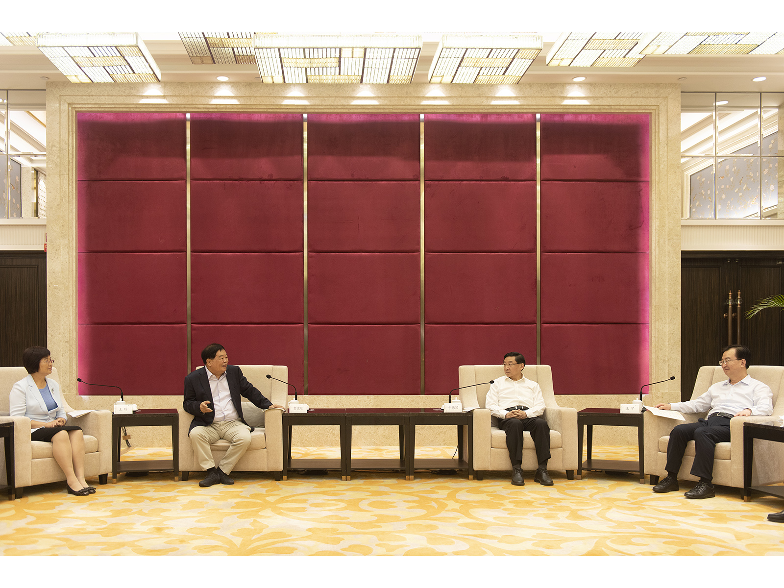 曹德旺向閩鄂黔捐贈14億元用于扶貧、救災(zāi)、醫(yī)療、教育等項目