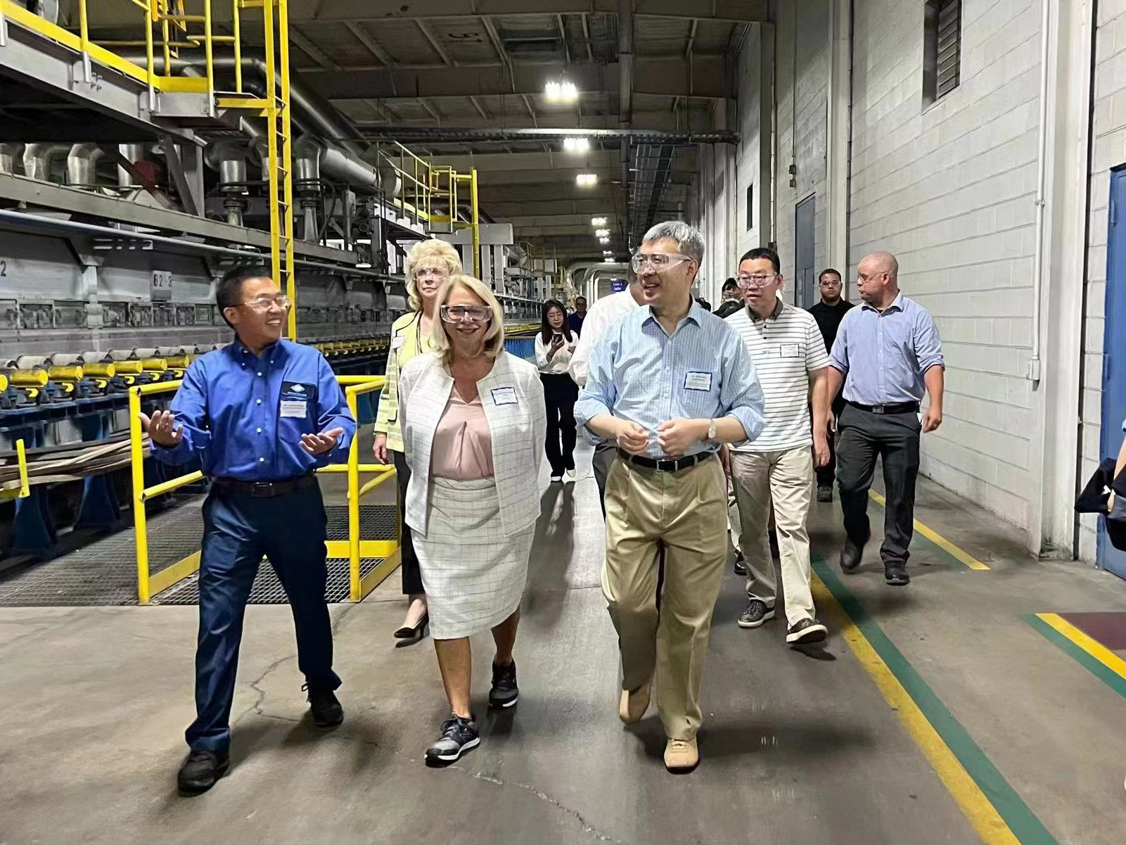 中國(guó)駐芝加哥總領(lǐng)事趙建考察福耀美國(guó)伊利諾伊州芒山浮法玻璃生產(chǎn)基地